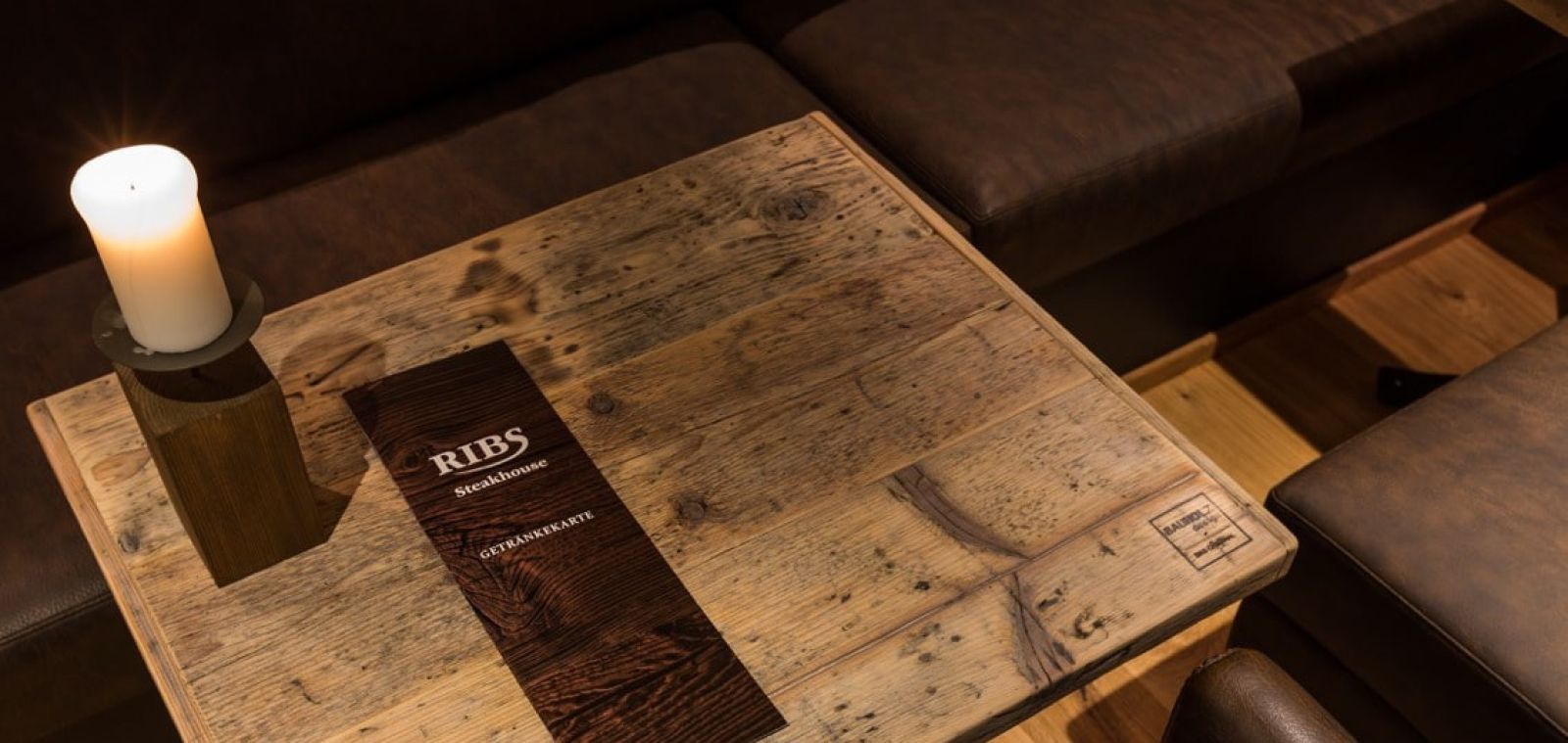 Tisch im RIBS Steakhouse Thun mit gemütlichem Ambiente