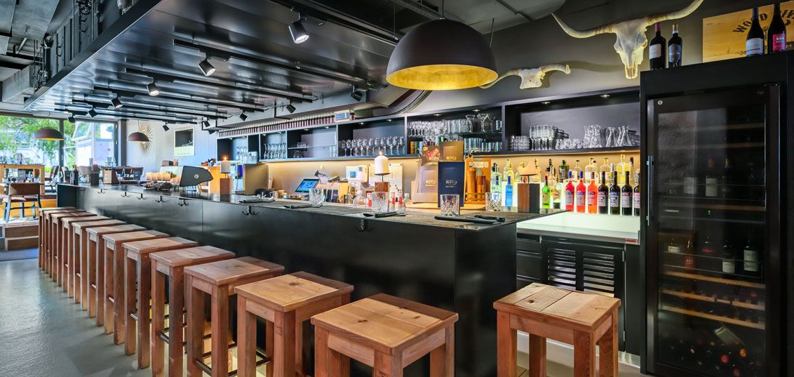 At the RIBS Bar you can enjoy a cocktail or your meal