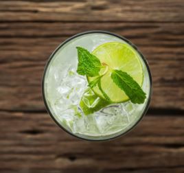 Geniessen Sie vor dem Essen einen Aperitif an der RIBS Bar